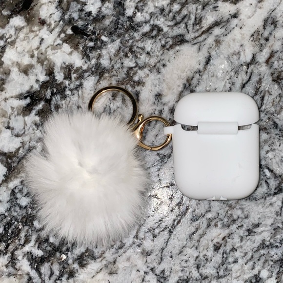 NWT White Silicone AirPod Case with Keyring & Puff - Picture 2 of 3